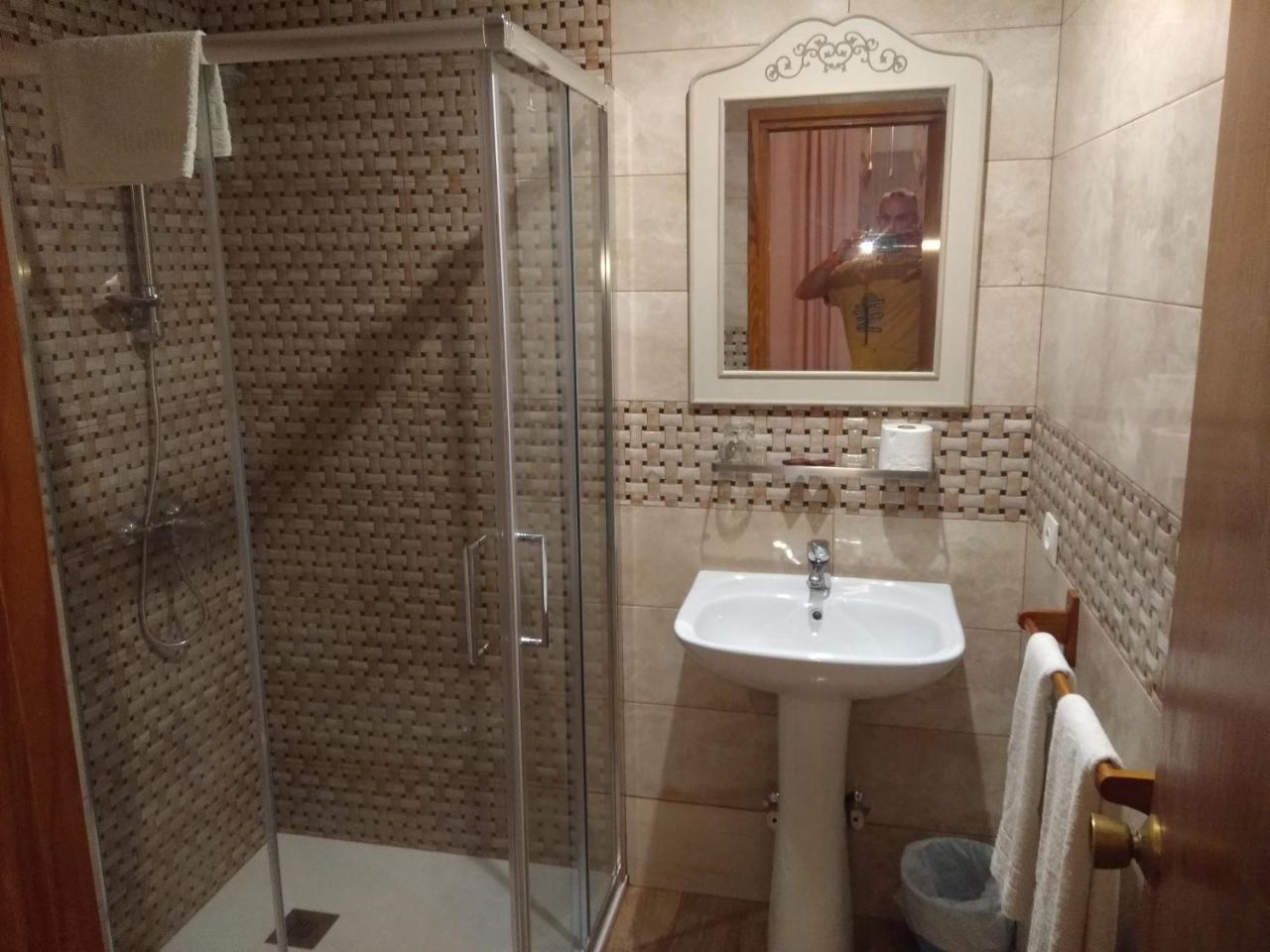 Hostal Avenida Аренас-де-Сан-Педро Экстерьер фото